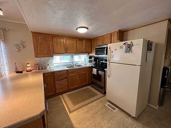 5th image of 114 S Lake Dr