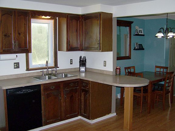 4th image of 11 Chateau Ct