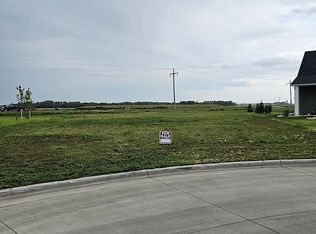 6186 Azalea Cir, Grand Forks, ND 58201