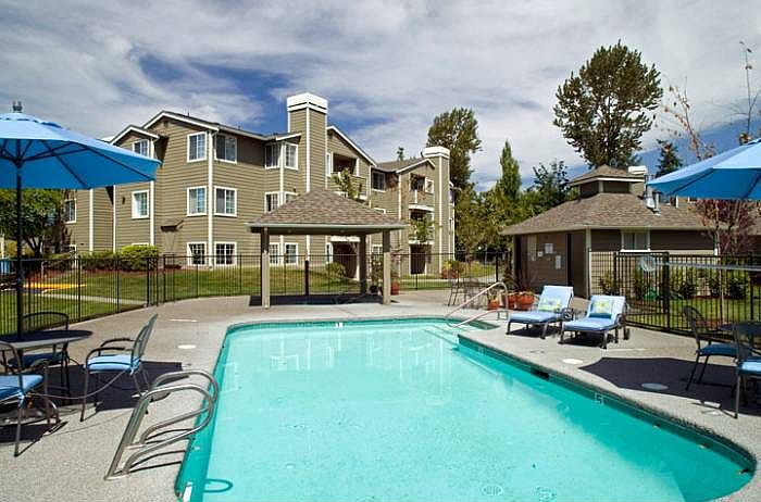 2 private swimming pools