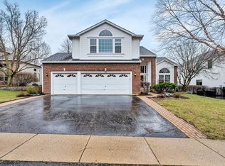 1194 Prides Run, Lake In The Hills, IL 60156