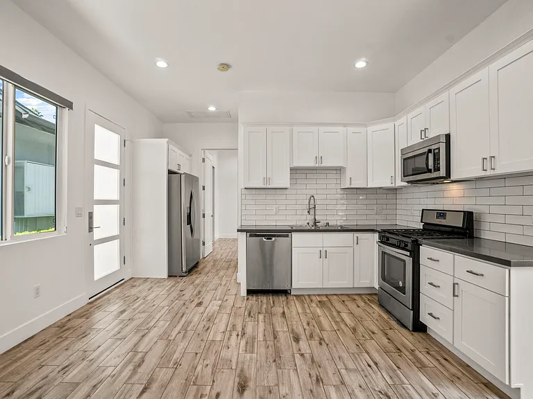 7310 Woodley Ave #7304 — Photo 1