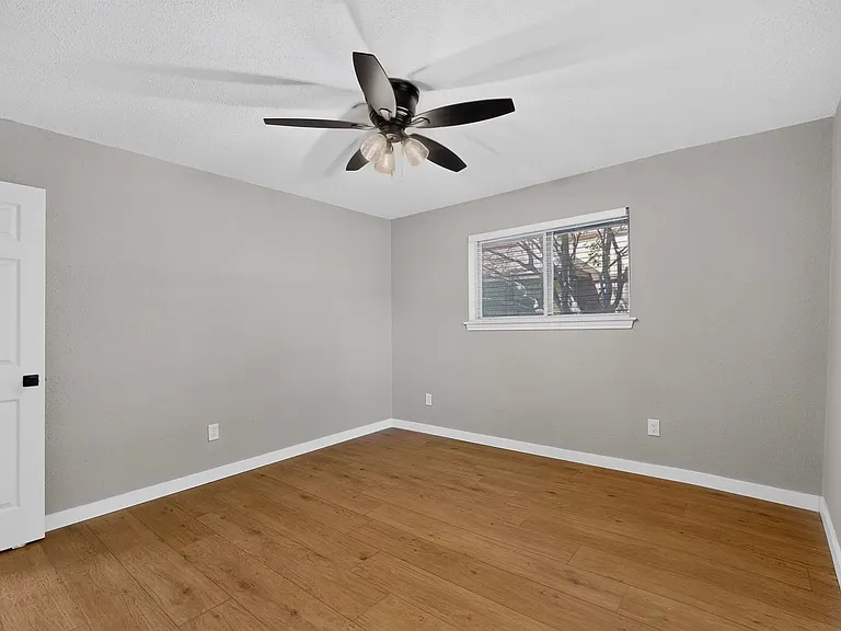 2308 Chamberlain Dr — Photo 31