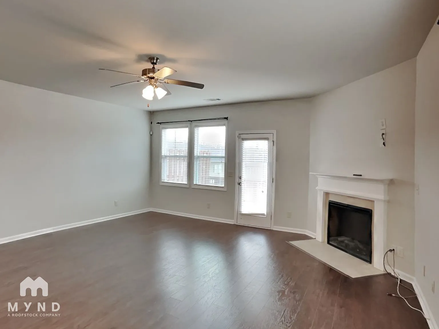 3 bed, 3.5 bath, 2100 sqft, $2,349 — Photo 4
