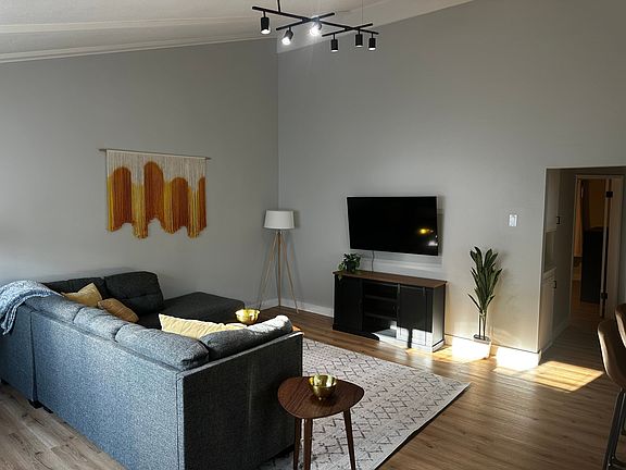 3rd image of 1146 E 32nd St #1148
