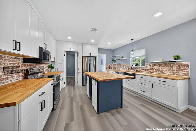 1203 Avenue J — Photo 11