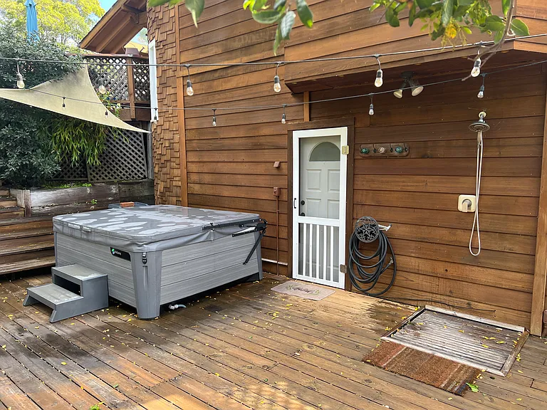 Hot tub (shared) with outdoor shower