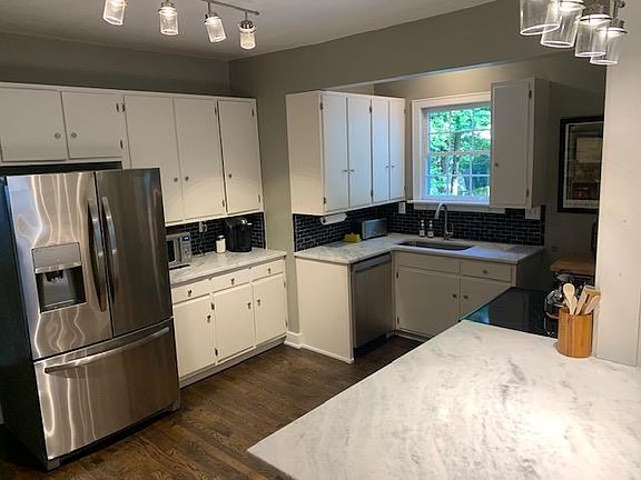 3rd image of 2515 Ashwood Ave