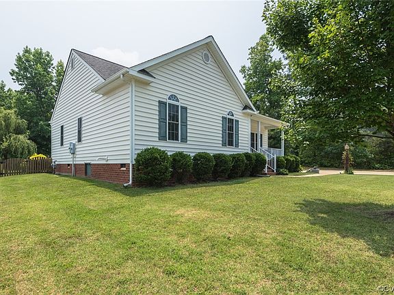 2nd image of 1729 Leslie Ln