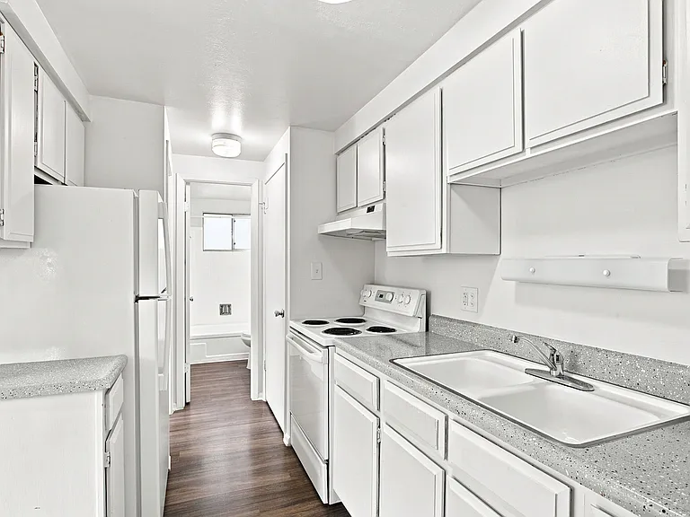 2459 S York St — Photo 27