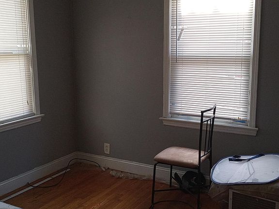 5th image of 14342A Montrose Ave