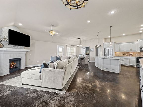 5th image of 5703 SW Gunstock Rd