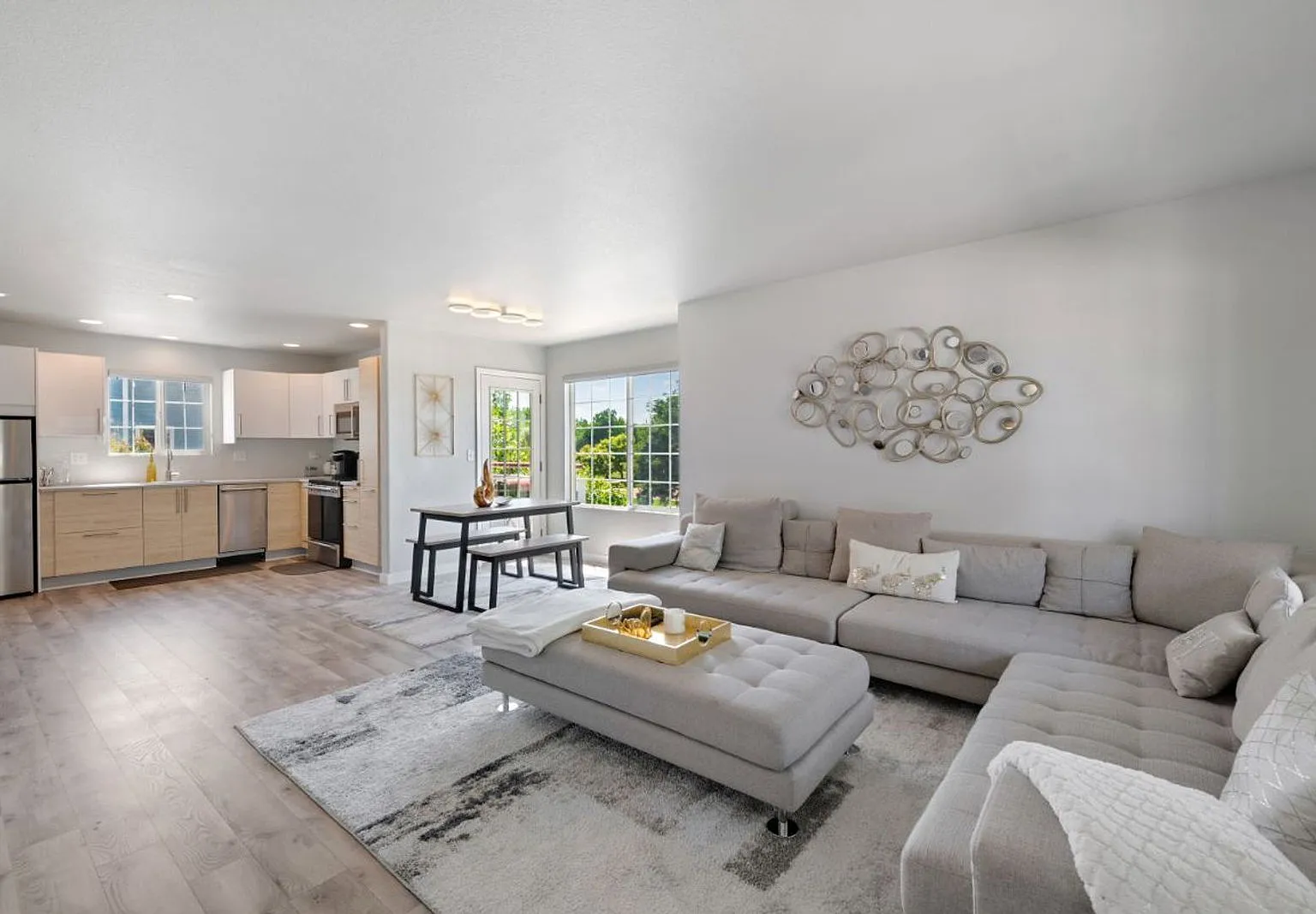 2 bed, 2.5 bath, 1433 sqft, $2,200 — Photo 3