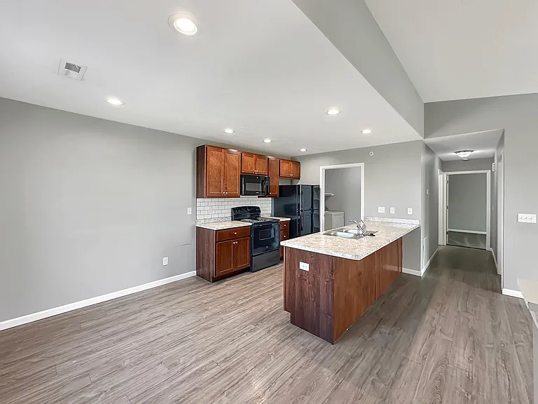 Lake Point Apartments — Photo 64