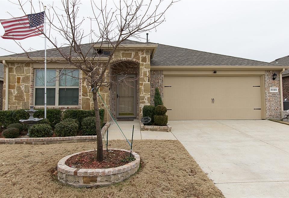1st image of 2123 Meadow Park Dr