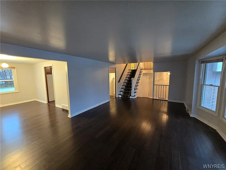 161 Foxpoint Dr W — Photo 9