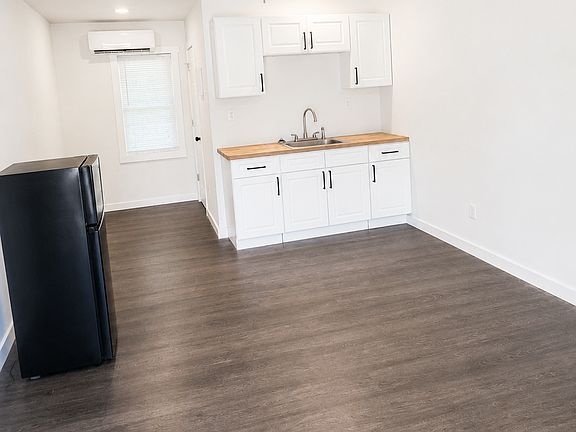 2nd image of 671 E Court St #5