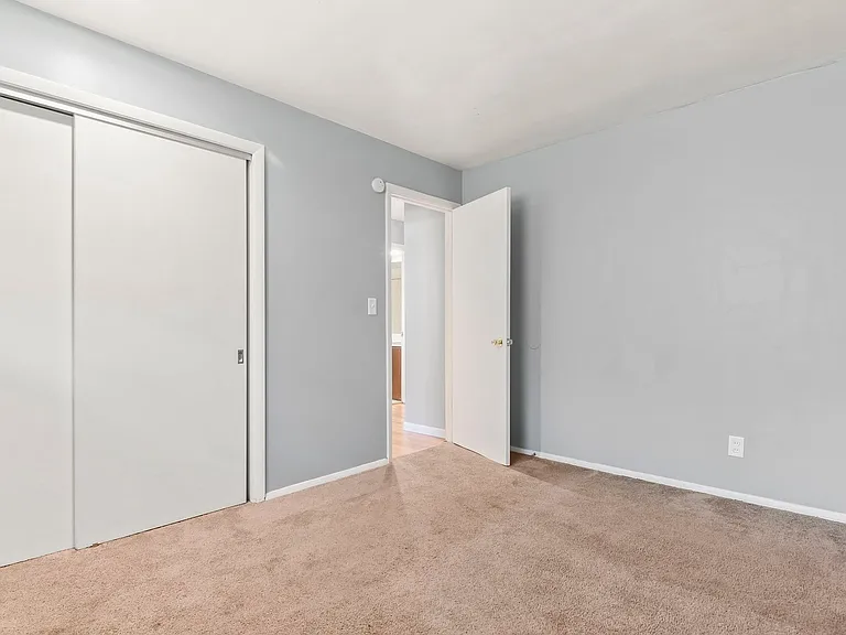 2271-2277 E Laurel St — Photo 11