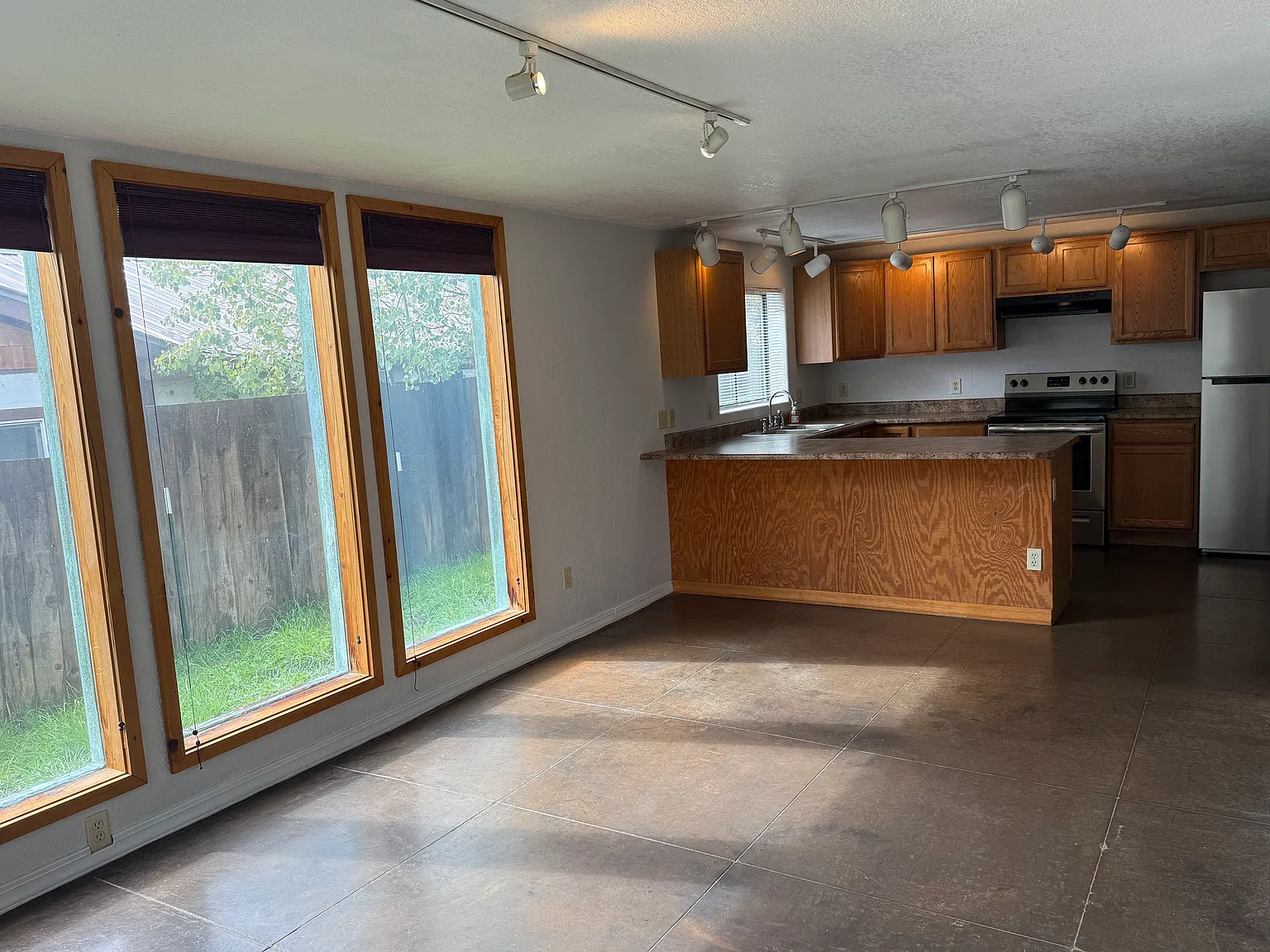 2 bed, $1,900 — Photo 3