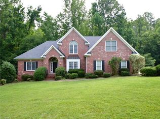 1914 Ridge Oaks Ct, Oak Ridge, NC 27310