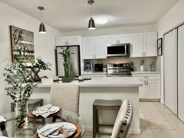 7616 76th Way #72d, West Palm Beach, FL 33407