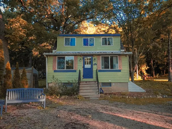 W304N2501 Maple Ave, Pewaukee, WI 53072