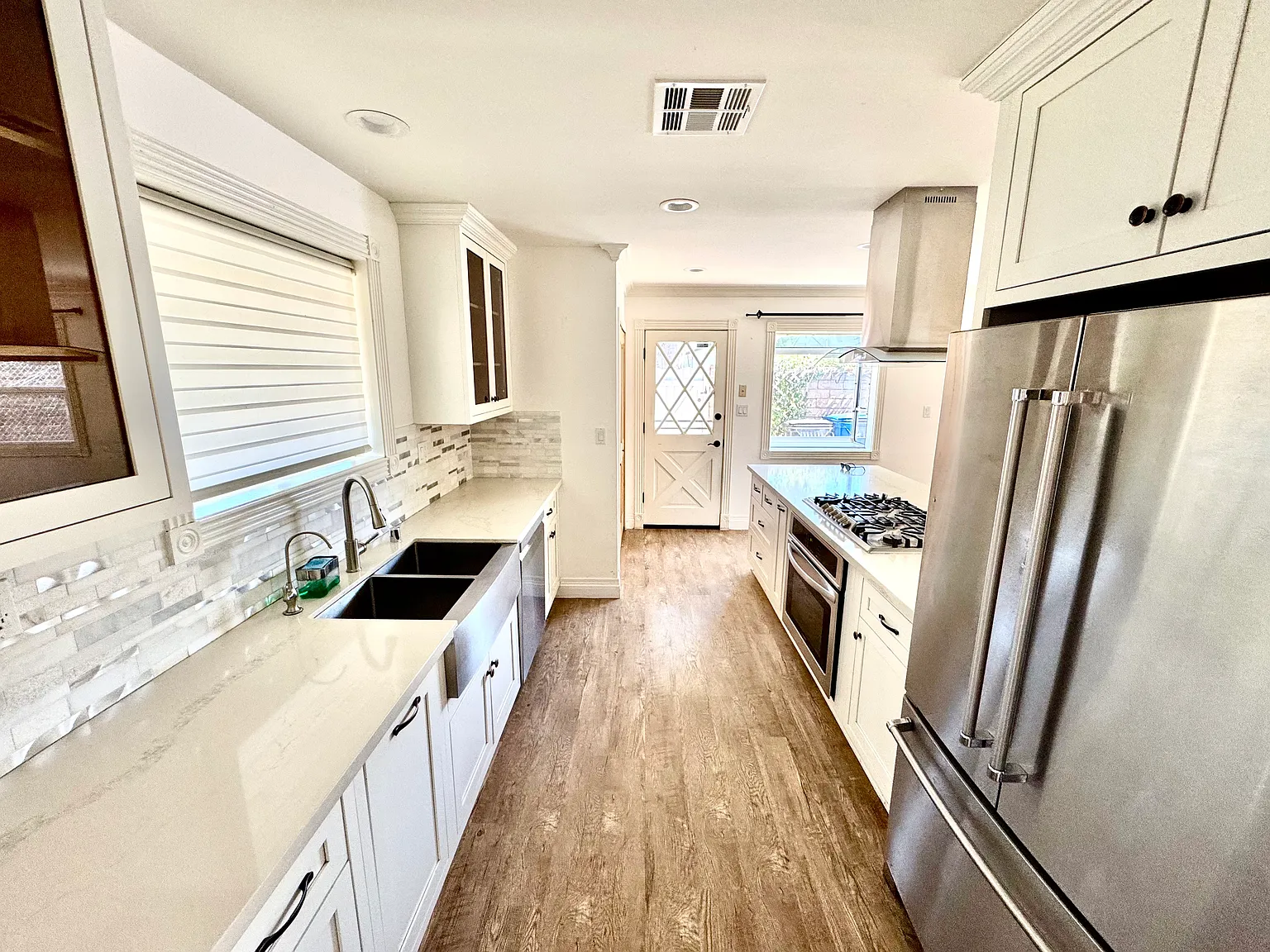 3 bed, 1389 sqft, $3,300 — Photo 1