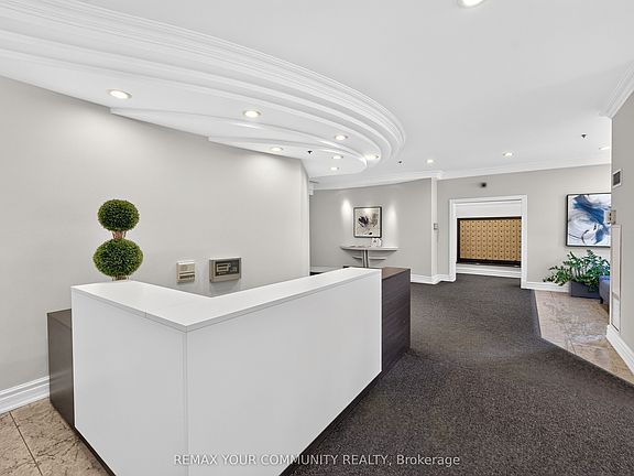 4th image of 3 Ellesmere St #721