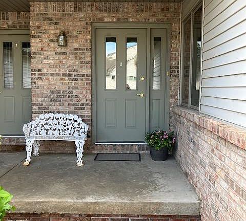 2nd image of 559 Sycamore Cir