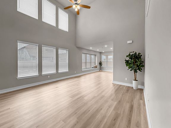 3rd image of 12452 Iveson Dr