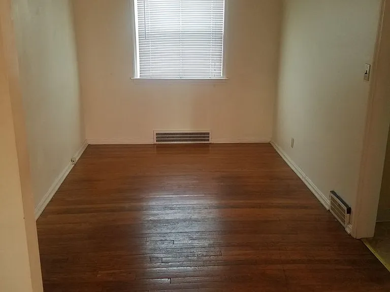 3911 Warrendale Rd — Photo 2