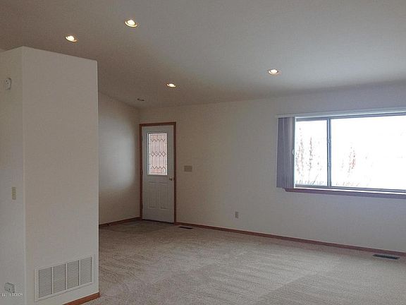 3rd image of 599 E Nevava St