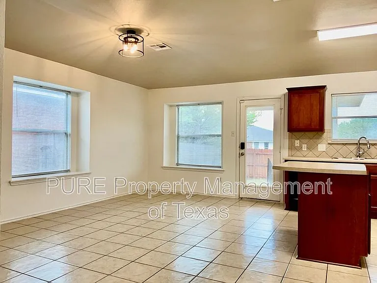 3232 Clinton Pl — Photo 9