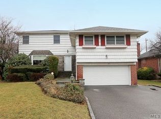 27 Sunbeam Rd, Syosset, NY 11791