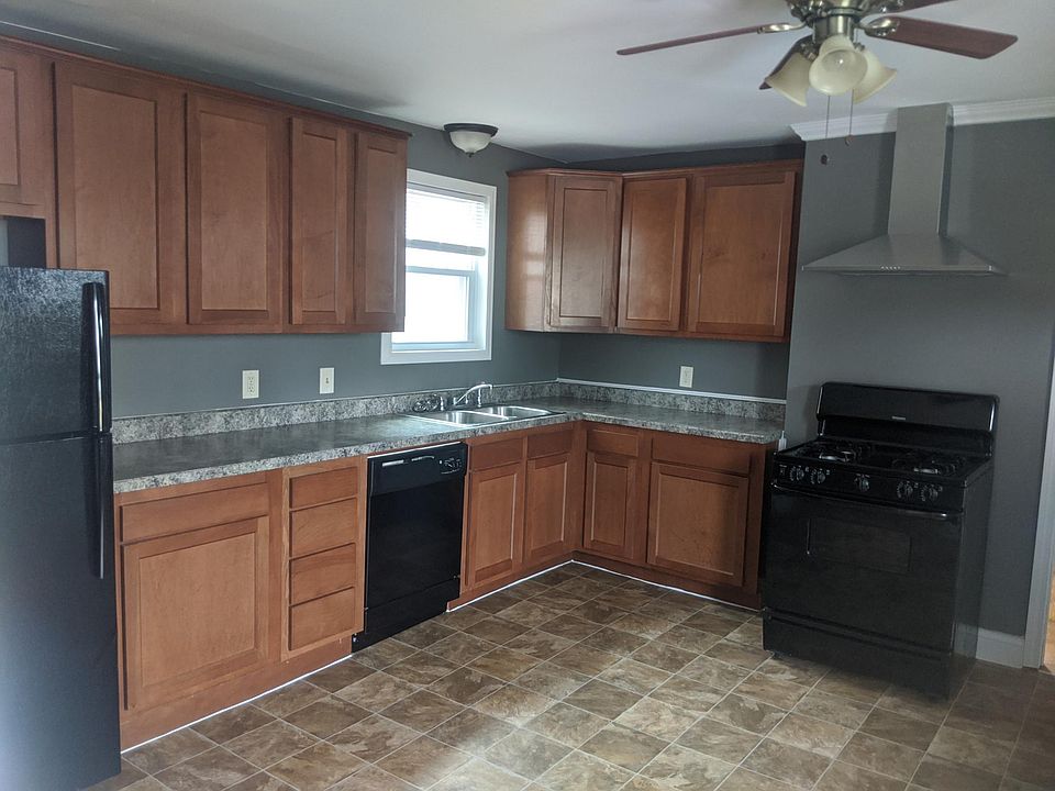 1st image of 74 Kinsley St #A