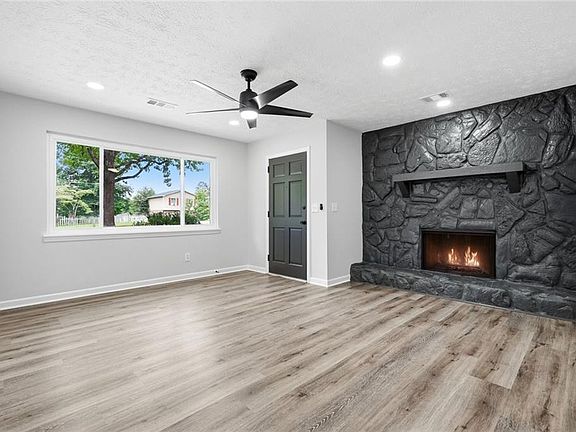 3rd image of 2540 Silver King Dr