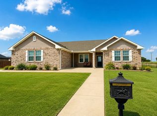 110 Centerhill Dr, Muenster, TX 76252