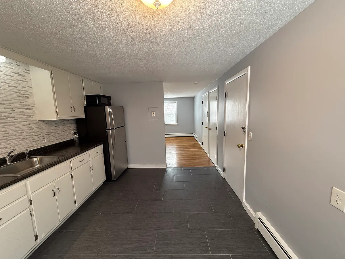 Building Photo - 39 River St #F