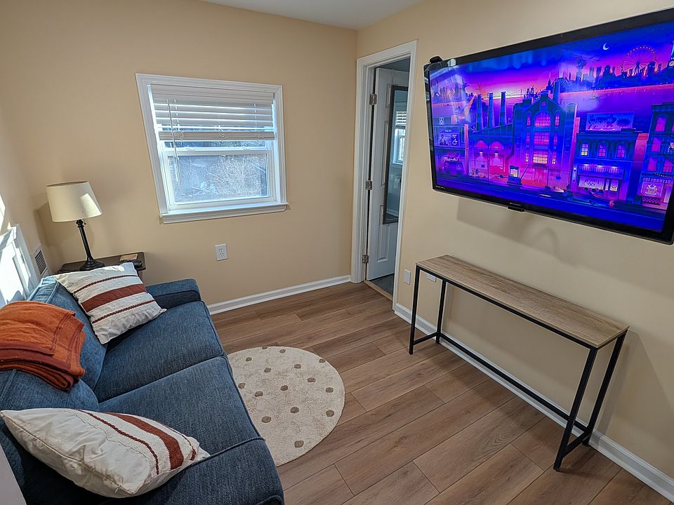 1st image of 2591 Joyce Ave