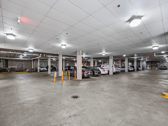 4th image of 1315 East Blvd Unit 416