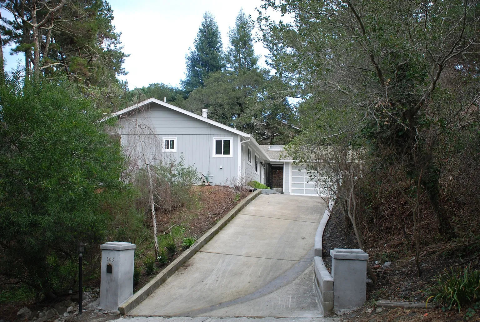 303 Robinwood Ln photo 1