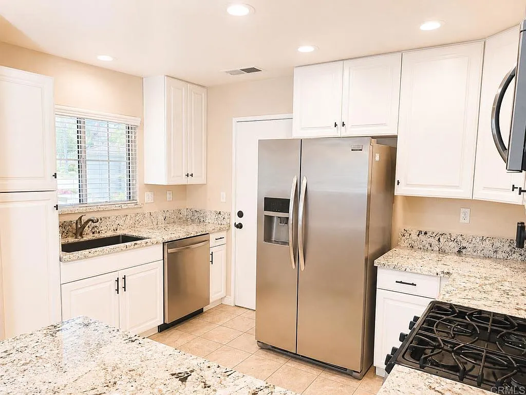 2 bed, 1.5 bath, 947 sqft, $2,750 — Photo 4
