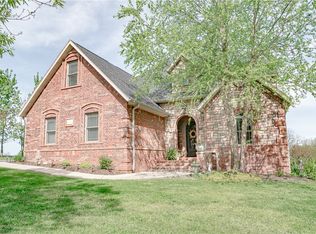 14082 Hummingbird Rd, Fayetteville, AR 72701