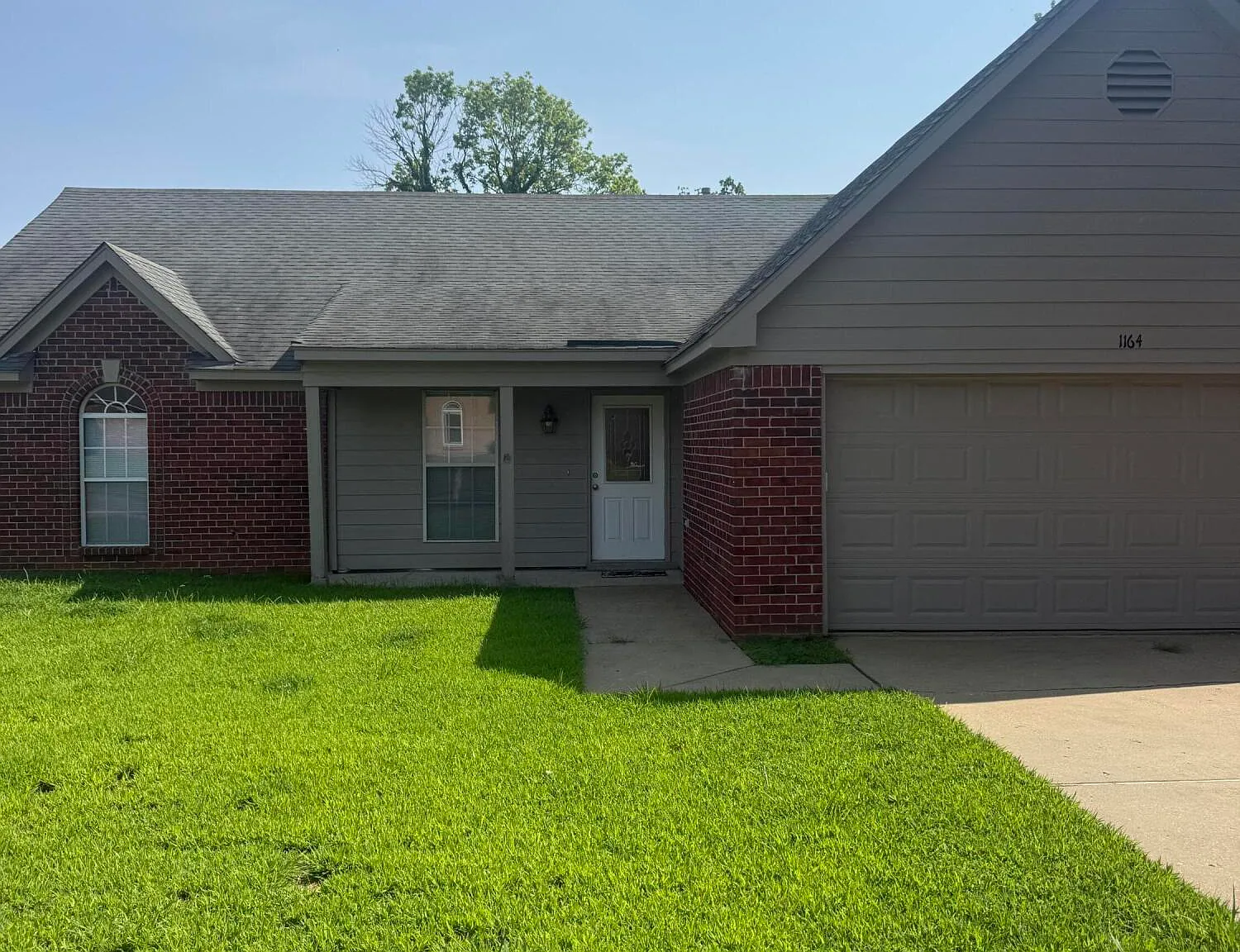 3 bed, 2.0 bath, 1400 sqft, $1,800 — Photo 1