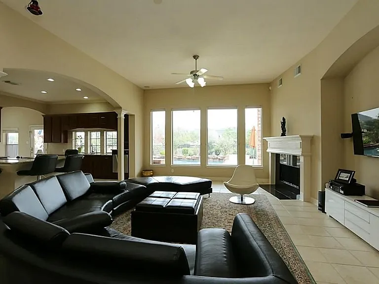 7610 Hampton Bay Ln — Photo 5