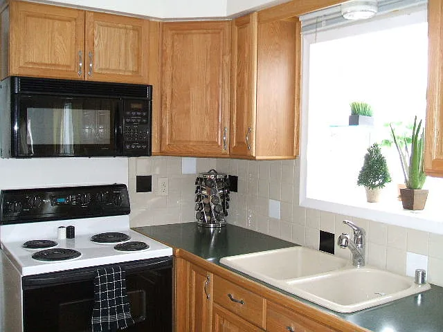4 bed, 2.5 bath, 2028 sqft, $2,100 — Photo 3