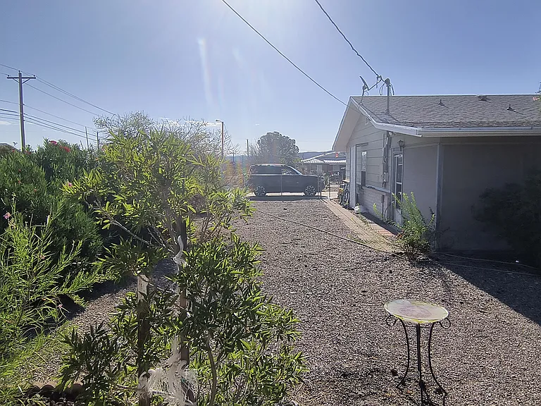 Yucca St — Photo 4