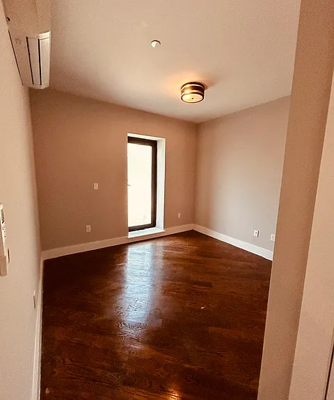 35 Claver Pl #2J — Photo 7