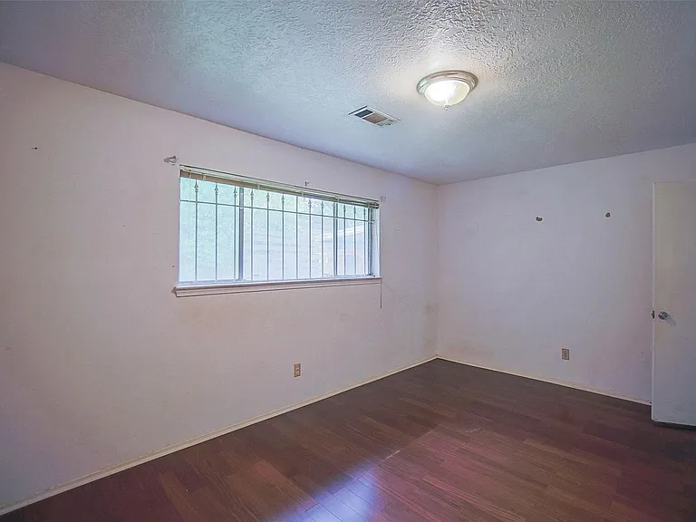 7010 Captain Dr — Photo 29