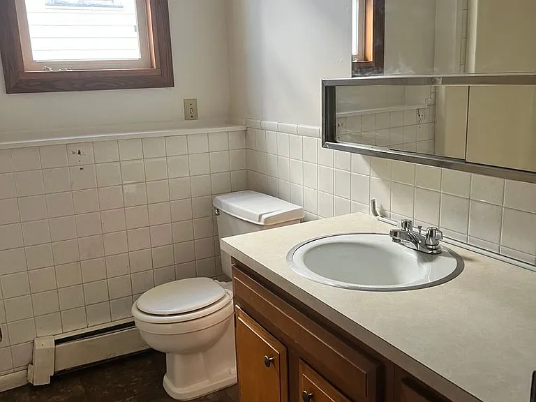 1104 Summit Blvd — Photo 3